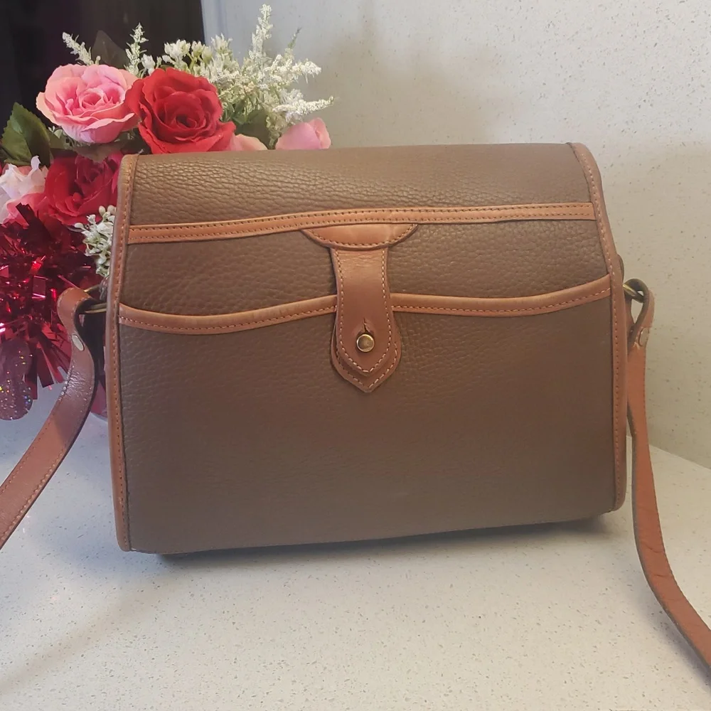 USA 🇺🇲 Vintage DOONEY & BOURKE Crossbody Bag